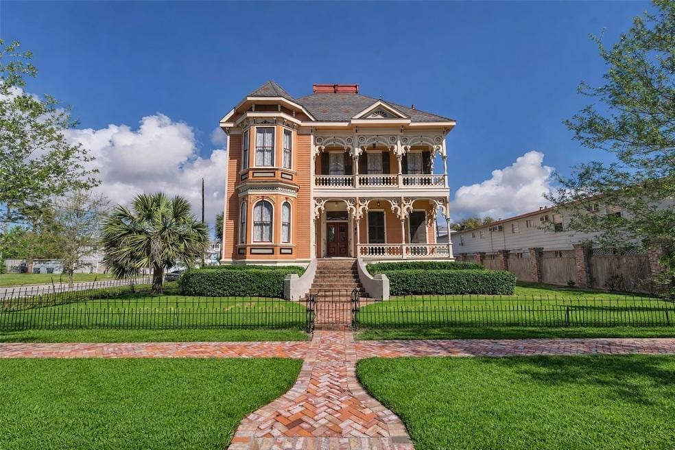 A historic Victorian home in Galveston, TX
